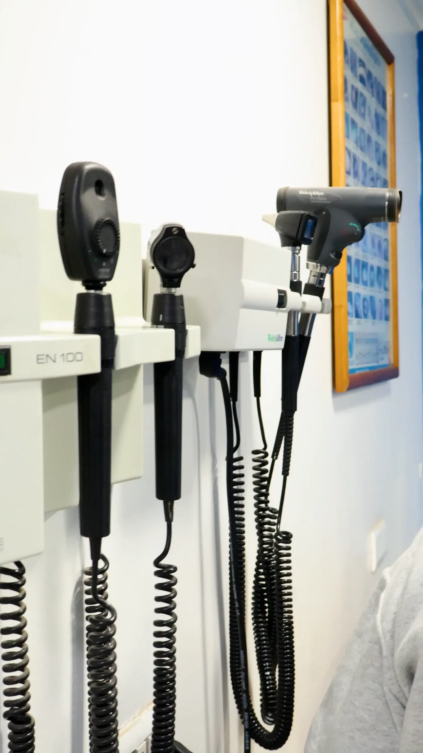 Implementos utilizados para evaluación oftalmológica veterinaria